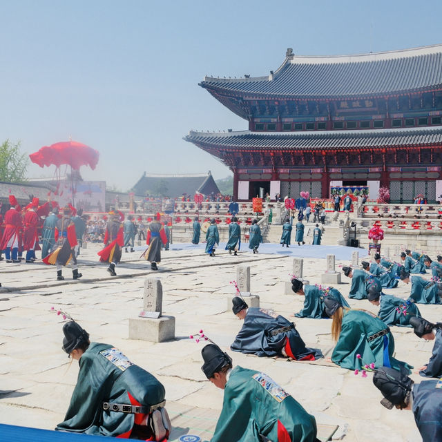 Timeless Beauty and Royal Ceremonies: Exploring Gyeongbokgung Palace!