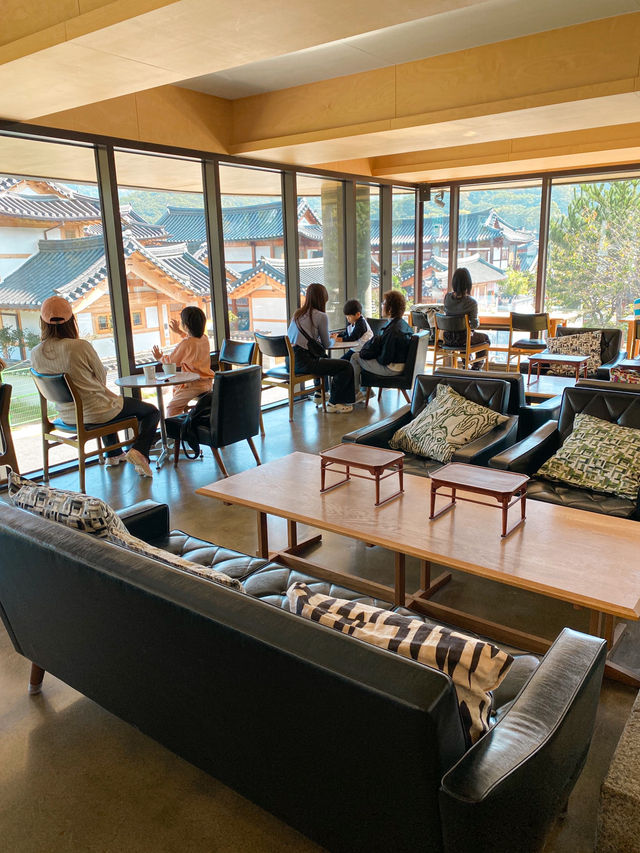 Café with Beautiful Hanok Village View