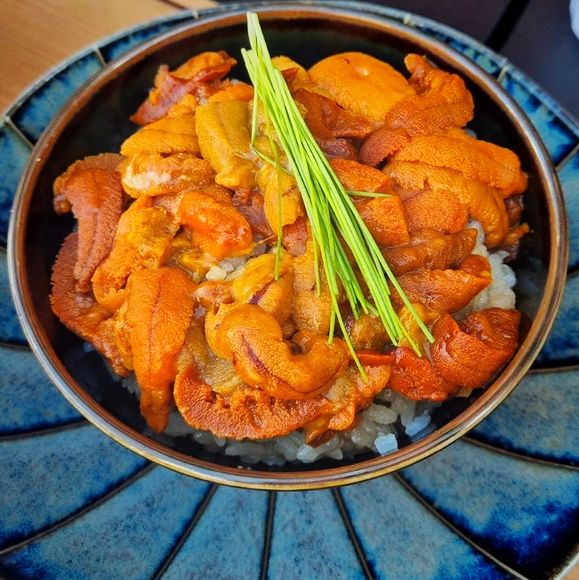 A Morning Feast at Tsukiji: Seafood Delights Await!