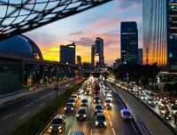 **🛣️ Discover Jakarta's Vibrant Street Life! 🇮🇩**