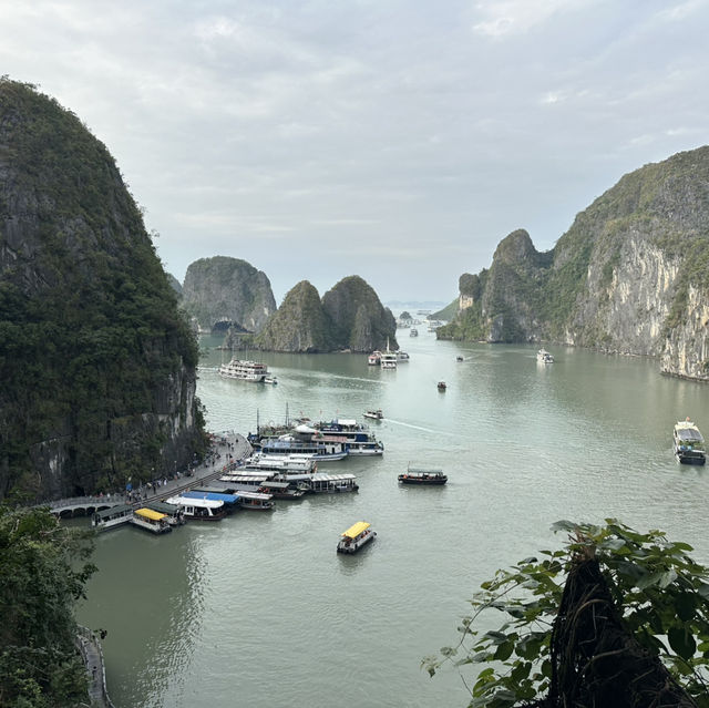 Halong Bay - Thousand Island Paradise