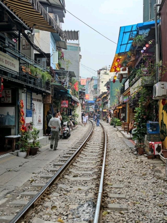 Hanoi Train Street เที่ยวฮานอย เวียดนาม