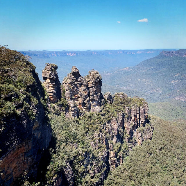 Majestic Escapes: Blue Mountains Adventure