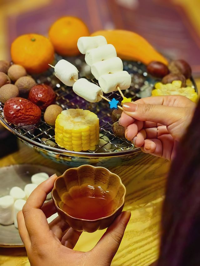 圍爐煮茶還是圍喵煮茶？今天只想躺平在貓咖啡店裡