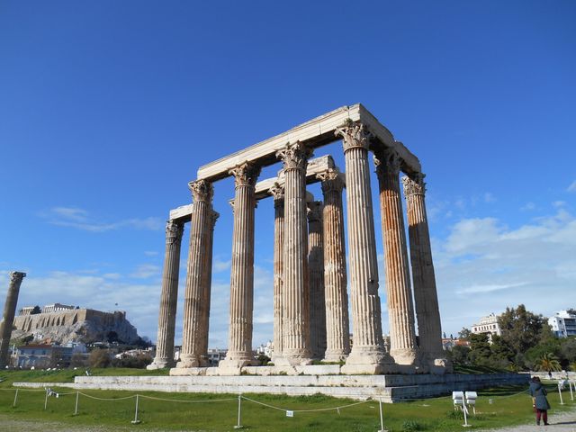 Discovering Ruins and the Beauty of Athens 🇬🇷 