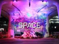 เที่ยวพักโรงแรมอวกาศ Space Pattaya 