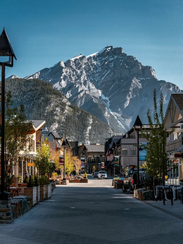 Walking and Shopping on Banff Avenue