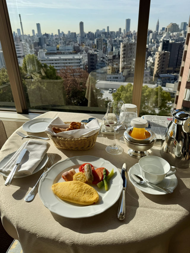 Awesome in-room breakfast🍳