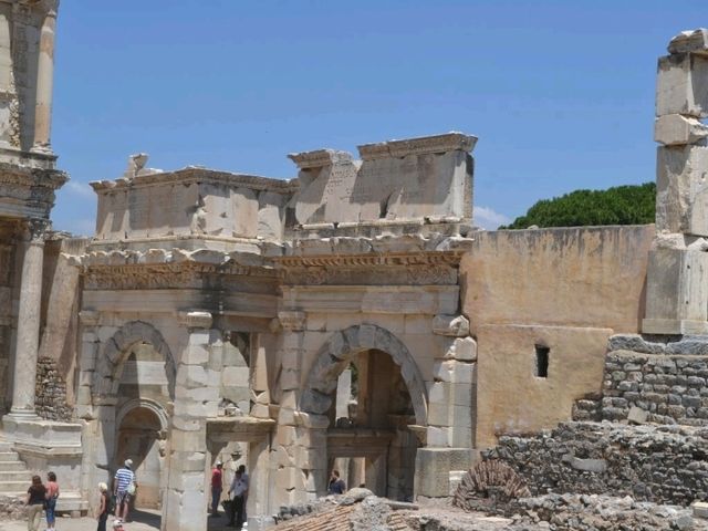 Exploring the ruins of Ephesus in Turkiye