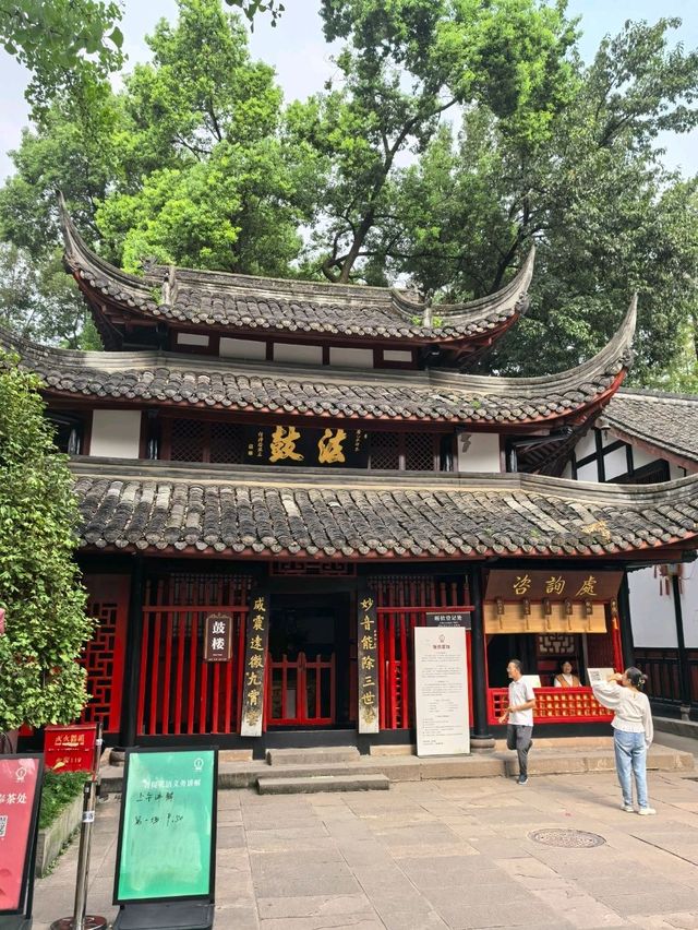 Temple with Amazing Vegetarian Restaurant in Chengdu