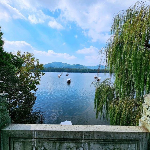 A Perfect Day at West Lake, Hangzhou: Scenic Serenity Awaits!