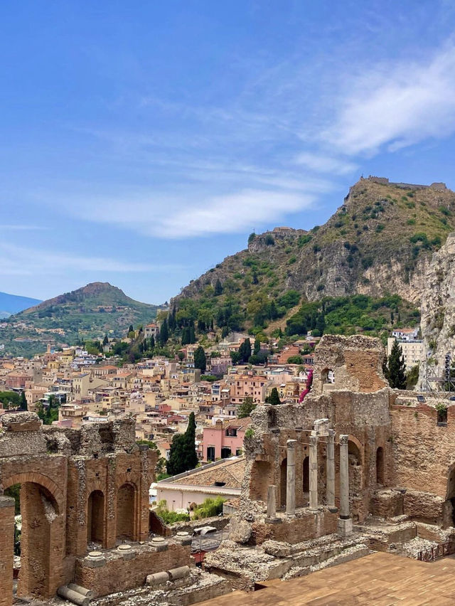 Taormina is majestic 🏛️