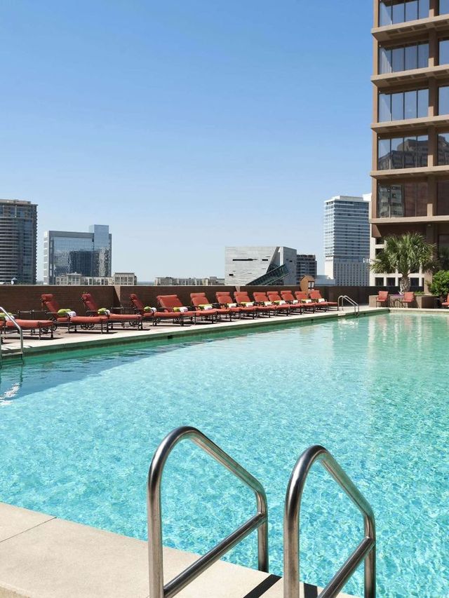 🌟✨ Dallas Delights: Fairmont's Prime Comforts 🏨🌆