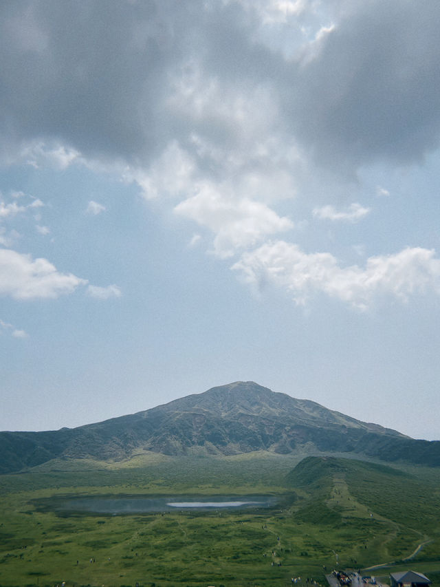 Riding horse and visit active volcano in Kumamoto!