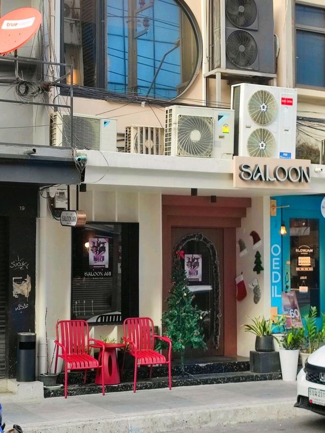 Bar สะพานควาย ~  Saloon Ari 