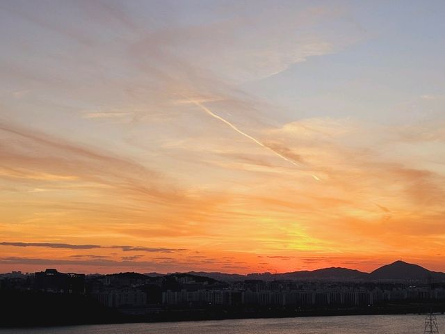 A breathtaking sunset view from Hanuel Park at Seoul