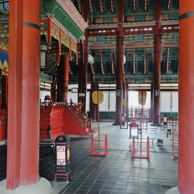 Timeless Beauty and Royal Ceremonies: Exploring Gyeongbokgung Palace!