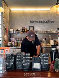 ร้านกาแฟ Bermuda เน้นสไตล์ลอฟท์ สุขุมนุ่มลึก