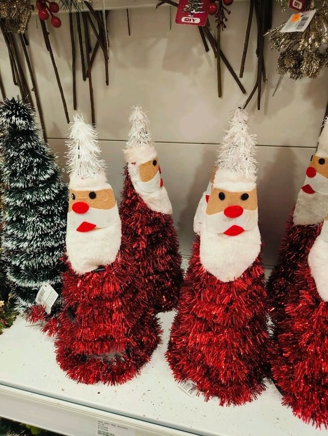 Create Your Dream Christmas on a Budget at Mr. DIY