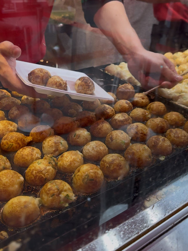 Exploring Dotonbori: A Food Lover's Paradise and Osaka Wonder Cruise Adventure