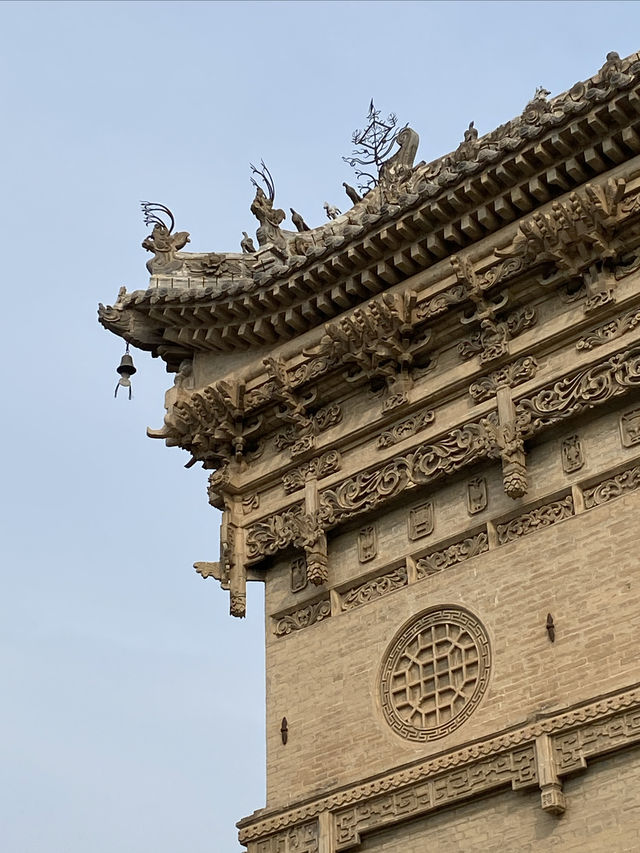 山西旅行｜玉米田中的喬寺碑樓。