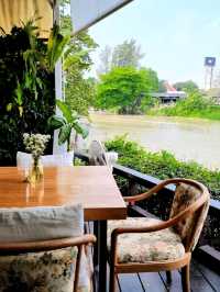 CAFE IN A LUSH GARDEN - CHIANGMAI