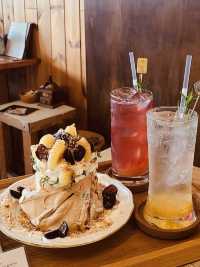 Torabi: A Cozy Spot for Delicious Desserts and Drinks 🍰☕