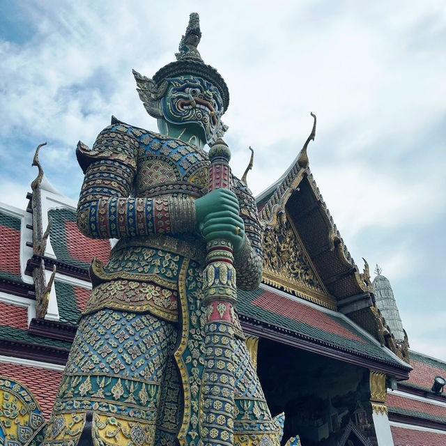 Emerald Enlightenment: A Spiritual Oasis in Bangkok 🇹🇭