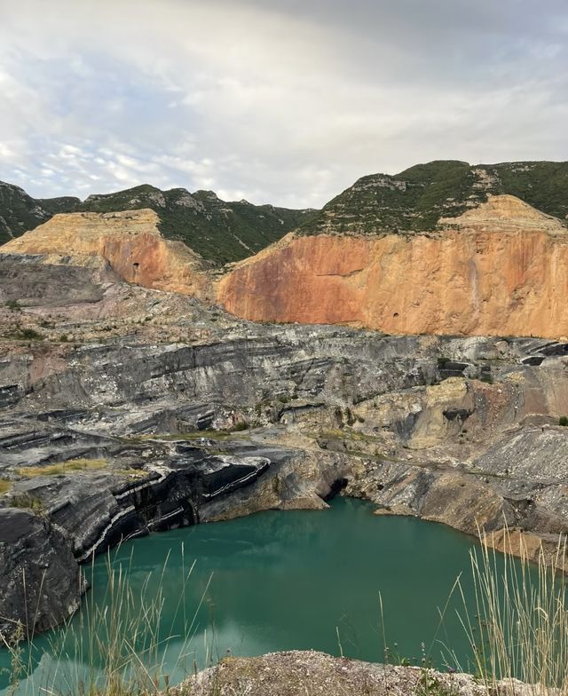 隱藏在山裡的藍心湖，隱藏在渾源二畝灣的「藍月谷」。