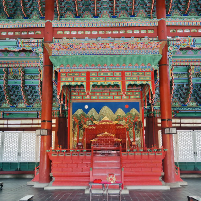 Timeless Beauty and Royal Ceremonies: Exploring Gyeongbokgung Palace!