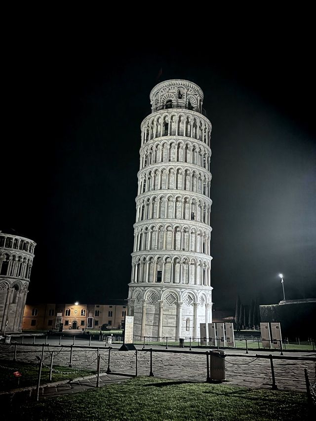 Leaning tower of Pisa: the bell tower