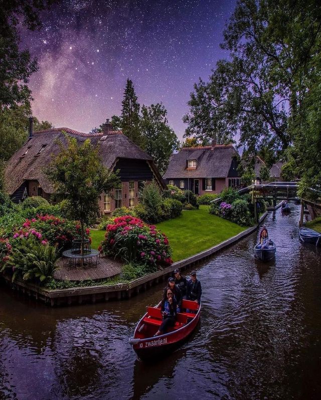 Giethoorn, Netherlands: Get Lost in the Fairytale Village!