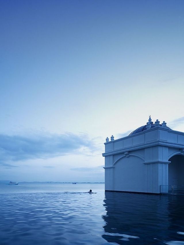 🌏 Penang's Timeless Elegance: Eastern & Oriental Hotel 🏨✨