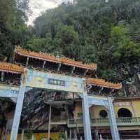 Sam Poh Tong Temple