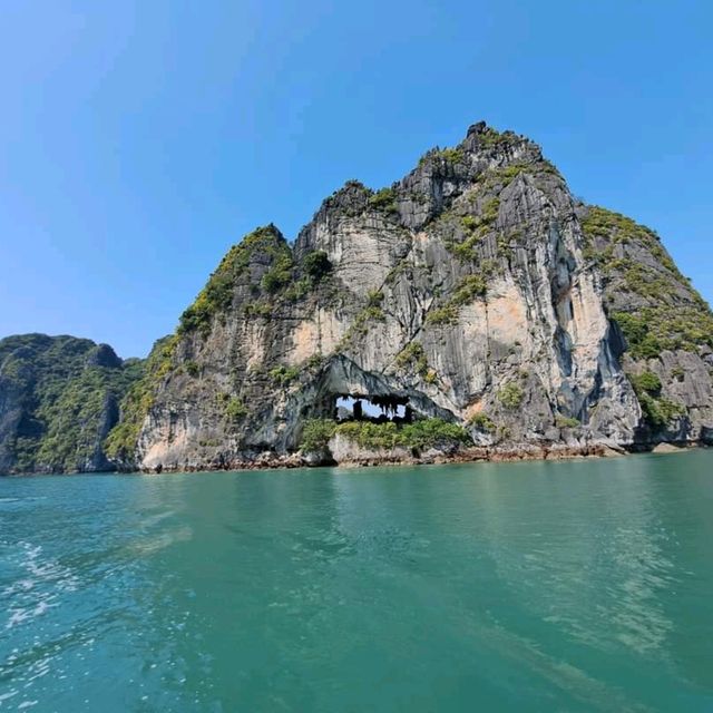 下龍灣🏞湖水綠般的清澈，人間仙境世外桃源