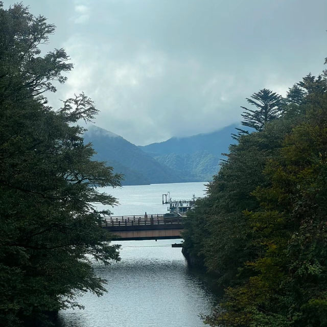 「那智瀑布：壯麗景緻，山水和諧」