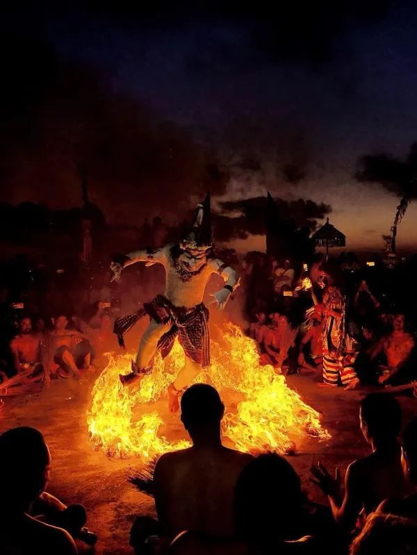 Don't Miss the Traditional Kecak Fire Dance in Bali!