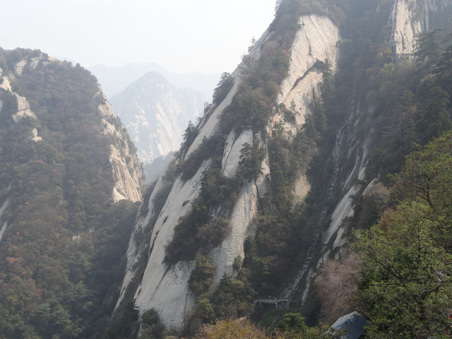 華山之巔，非一天能玩。