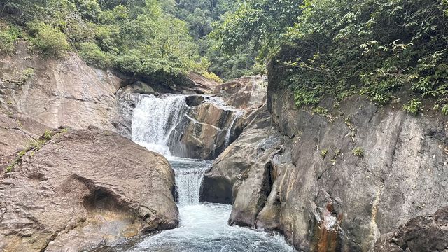 น้ำตกธารมะยม Than Mayom Waterfall