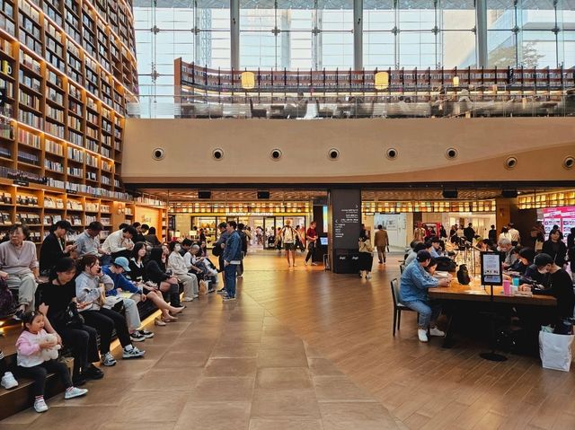 The magnificient Starfield Library at COEX