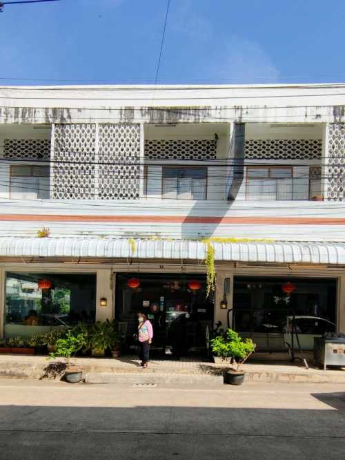 Laytrang 2 restaurants