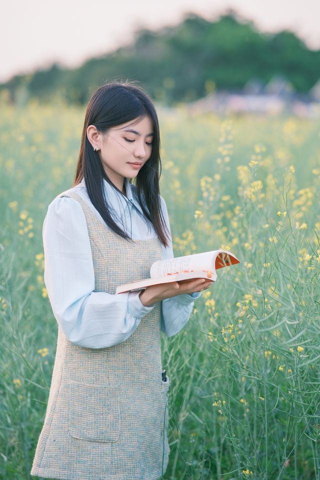 陽光灑滿光明油菜花田園，追逐陽光，遇見美好~