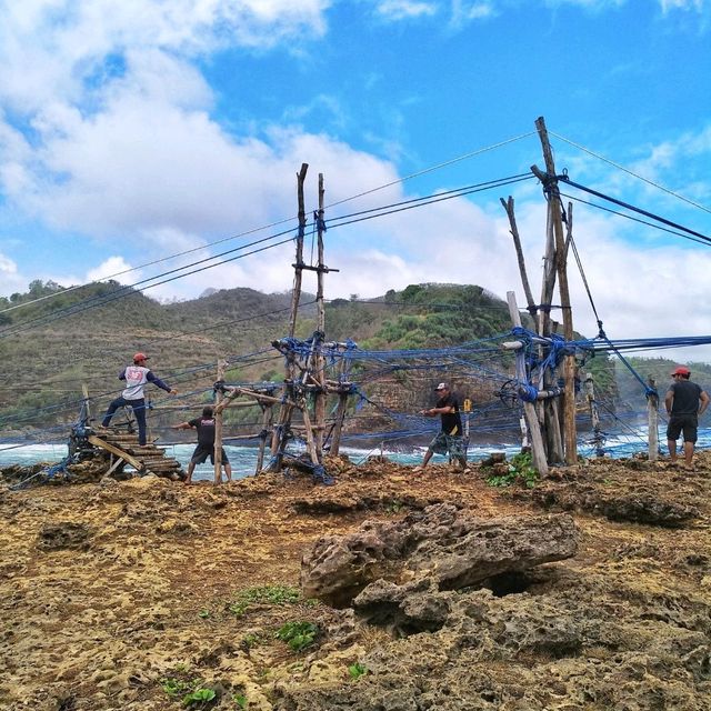 🇮🇩 Timang Beach Gondola:  Exhilarating Wooden Ride Across the Roaring Waves