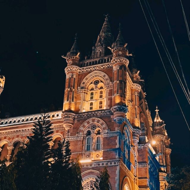 AN ICONIC RAILWAY STATION IN MUMBAI 