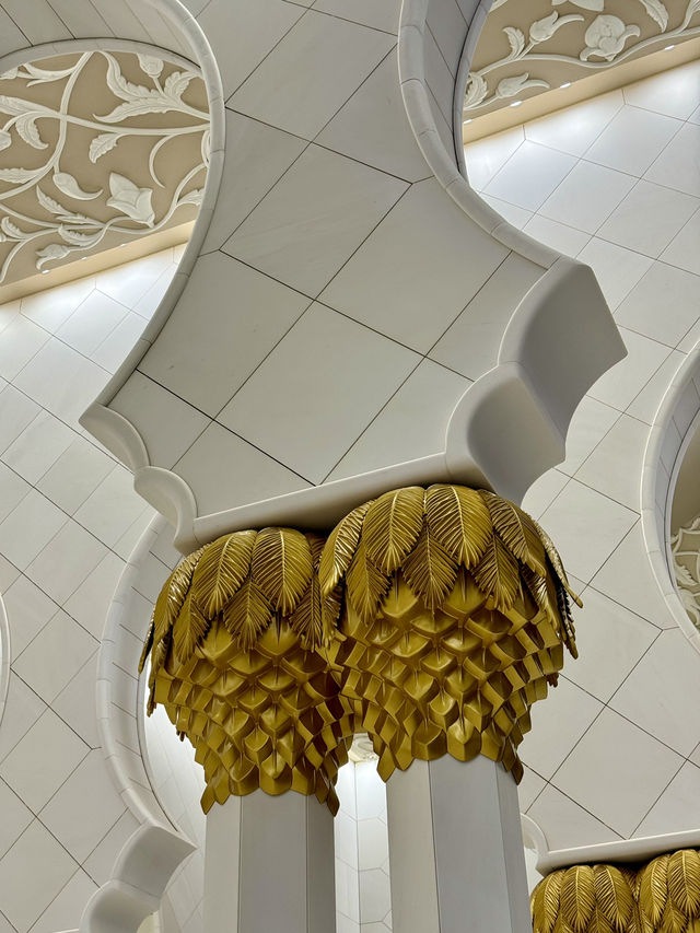 THE HEART OF ABU DHABI | EXPERIENCE THE MAGNIFIENCE OF SHEIKH ZAYED MOSQUE