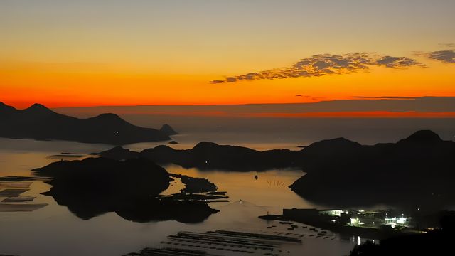 花竹日出盛景。