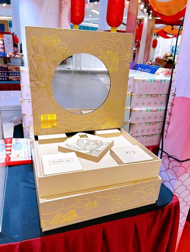 Celebrating the Mooncake Festival at Aeon Tebrau: A Vibrant Market of Mooncakes and Lanterns