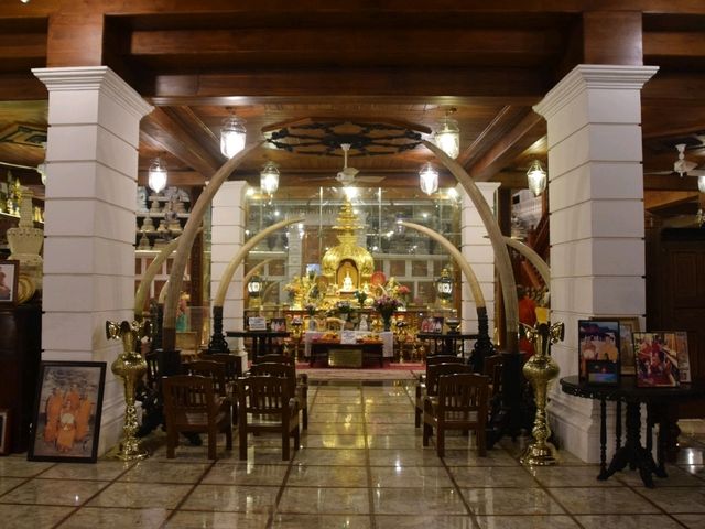 The beauty of Gangaramaya Temple by night 🇱🇰