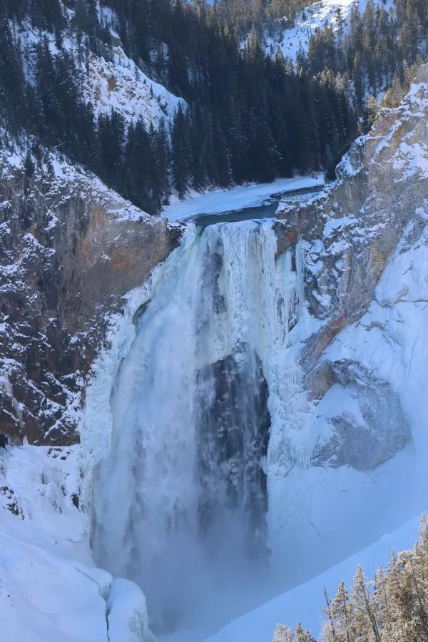 Winter Travel Itinerary and Costs for Yellowstone National Park