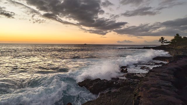 KONA 落日，太平洋上的金色夢幻